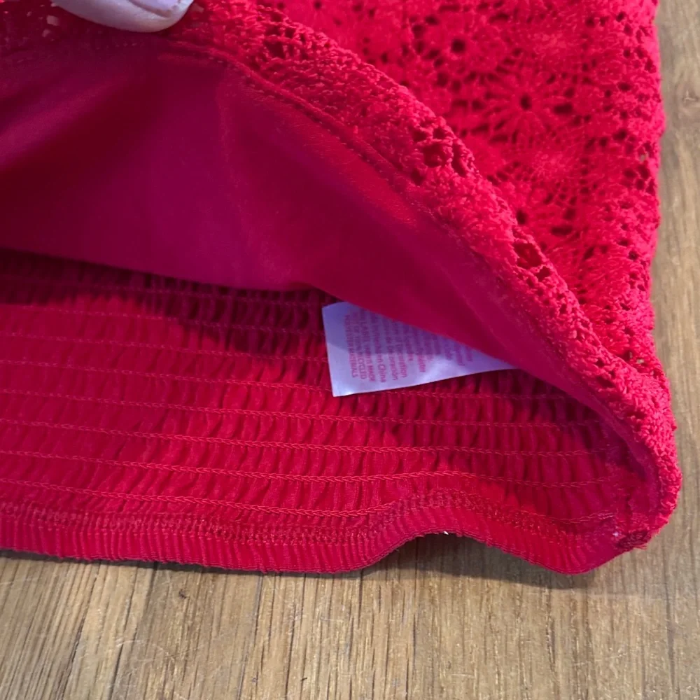 *last chance* No Boundaries | Women. Red Lace Cropped Tank Top - Picture 2 of 13